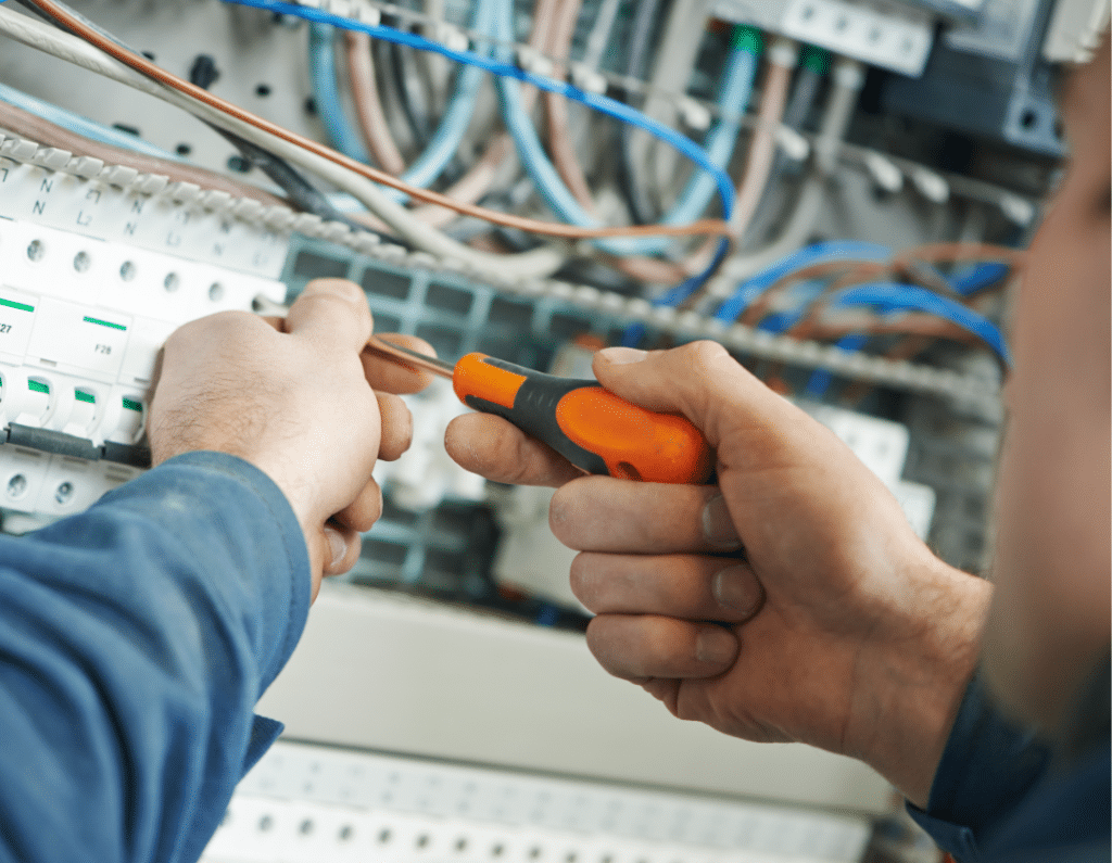 7 améliorations électriques qui renforcent instantanément la sécurité à la maison, Pretty Wired